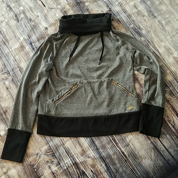 Under Armour Tops - Under Armour sweatshirt